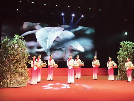 【新春走基层】 农家院坝起歌舞 非遗表演迎新春