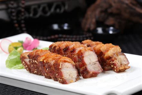 广式脆皮烧肉, 五花肉高大上的吃法, 普通食材做出酒店美味!