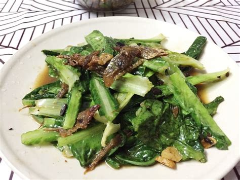【豆豉鲮鱼炒油麦菜的做法步骤图，怎么做好吃】林佩儿_下厨房