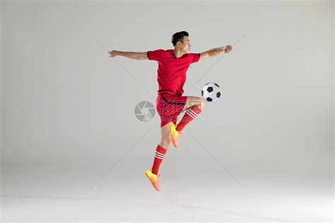 男子足球运动员高清图片下载-正版图片500935975-摄图网