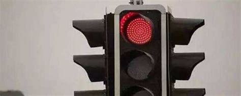 红绿灯左转车道直行了怎么办？左转可以直行吗-无敌电动