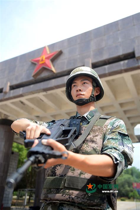 致敬，中国军人的感人瞬间！|战士|军人|直升机_新浪新闻