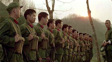 《高山下的花环》里著名的瞎火弹：炮手小北京牺牲的真实过程！|瞎火|炮手|炮兵连_新浪新闻