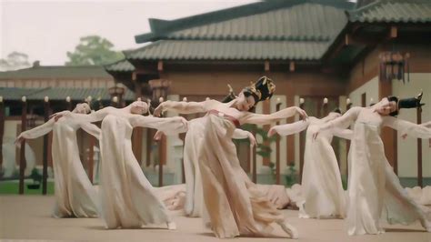 气质古典舞群舞《 风酥雨忆 》唯美扇子舞蹈视频