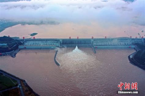 长江三峡堤坝 航拍大坝水力发电站水坝泄洪高清实拍视频素材