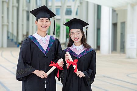 在上海养一个孩子从0-23岁大学毕业起码是500万起！|毕业|上海市|大学_新浪新闻
