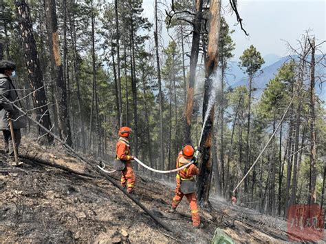 C视频丨送“水龙”上火山——川观新闻记者现场直击雅江森林火情1号火场灭火救援 - 川观新闻