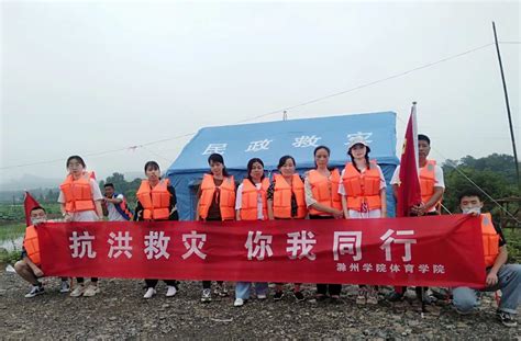 在人间| 九江消防队的18小时：出去救人，回来发现营房被淹_凤凰网