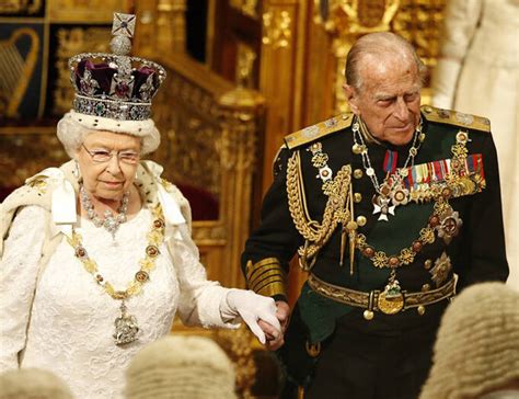 为迎接英女王登基70周年，英国皇家铸币厂打造15公斤重金币_英国女王登基70周年庆典_伊丽莎白_一面