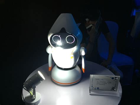打造智能生活 图灵机器人创新大会在京召开_天极网