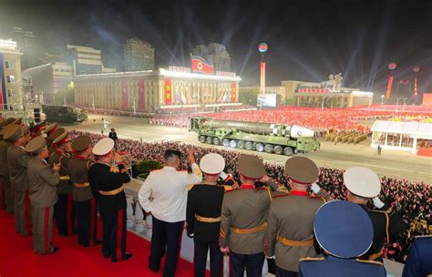 金正恩出席朝鲜阅兵式，纪念建军90周年_凤凰网视频_凤凰网