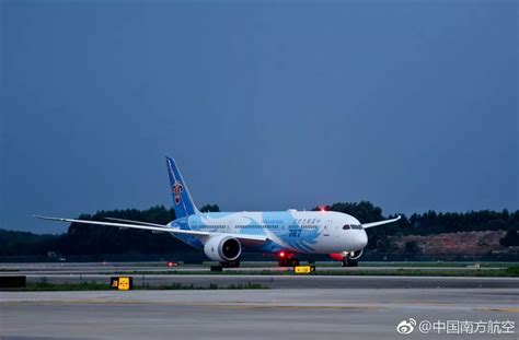 国产大客机C919首次降落北京首都国际机场__财经头条