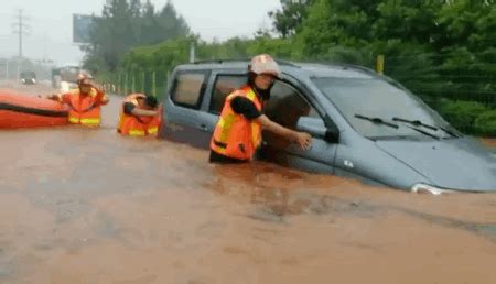 暴雨来袭 江西抚州萍乡严重内涝街道变河道-图片频道