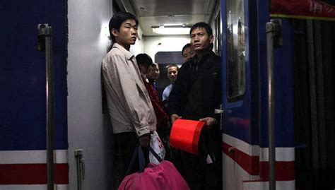 高铁16节变8节坐票也只能站着，北京铁路局回应并致歉|界面新闻
