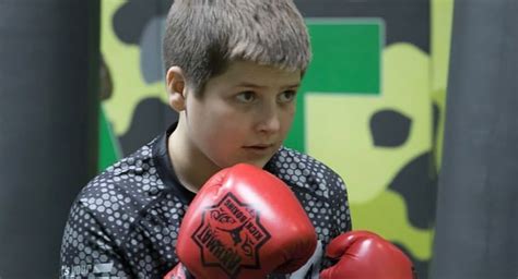卡德罗夫13岁的儿子在拳击比赛中赢得有争议的胜利 - 俄罗斯卫星 ...