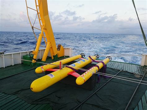 基于升力原理的深海高速潜水器研发与试验项目顺利通过项目综合绩效评价----机器人学国家重点实验室