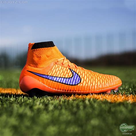 Umbro推出全新速度型足球鞋Velocita 4 - Umbro_茵宝足球鞋 - SoccerBible中文站_足球鞋_PDS情报站
