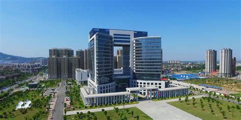 安徽淮北：电子信息制造企业赶制订单-人民图片网