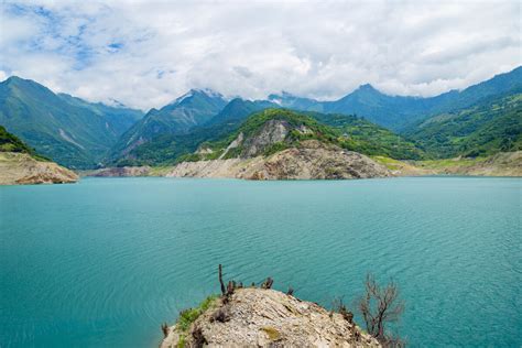 摄于宝兴县硗碛藏族乡五仙湖 - 中国国家地理最美观景拍摄点