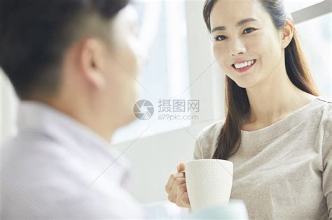 20多岁30多岁亚洲人夫妻生活方式高清图片下载-正版图片502238876-摄图网