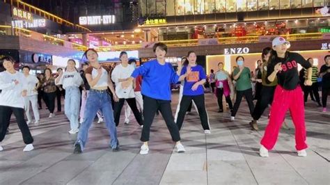 #无法逃避的痛 #广场舞 #舞蹈 #零基础学舞蹈这个舞简单易学，姐姐们都学会啦没？_腾讯视频
