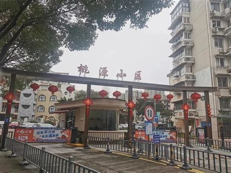 浙江日报跨版聚焦宁波老旧小区改造试点工作
