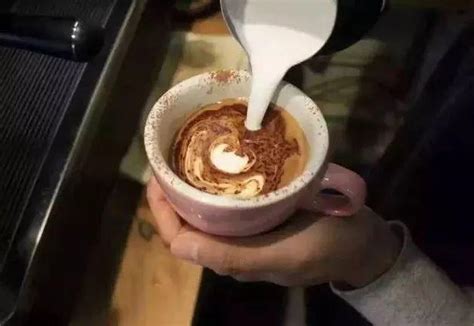 摩卡和拿铁的区别（手冲咖啡和摩卡壶做出来的咖啡哪个好喝） - 风琳生活