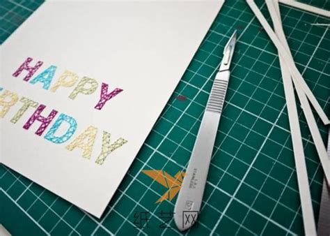 用折纸蛋糕做生日贺卡的方法_爱折纸网