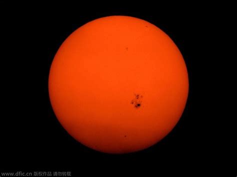 科学网—太阳表面惊现巨型黑子群 - 田晖的博文