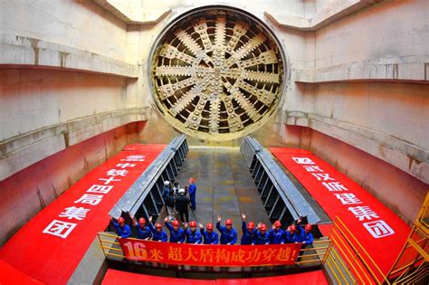 国内最大直径单管双层盾构隧道——武汉和平大道南延工程隧道贯通