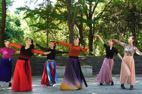 为舞蹈节喝彩！让我们一起来跳新疆舞 -天山网 - 新疆新闻门户