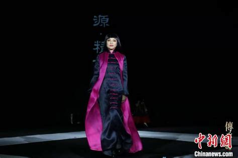山西首届时装周昨晚启幕 500余名模特秀出时尚与文化_潮流风向_中国小康网