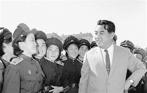 朝鲜官媒公开金日成旧照 纪念金日成逝世20周年_新浪图片