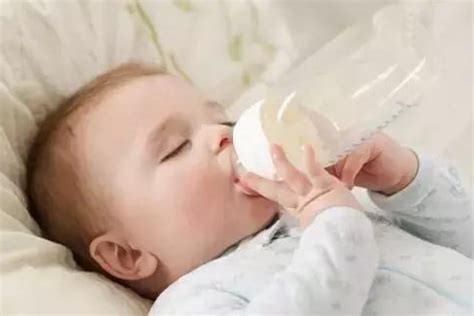 宝宝呛奶怎么办？五大预防和急救方法巧帮助