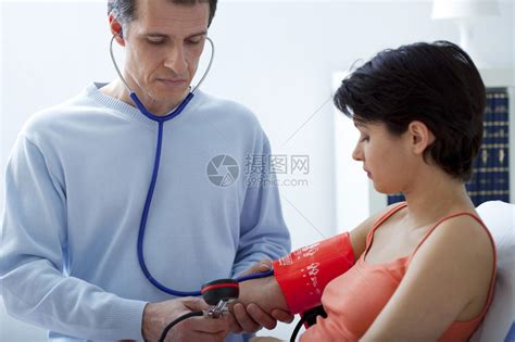 血压女人高清图片下载-正版图片507131906-摄图网