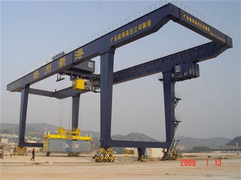 国内最大900t×230m龙门起重机安装完成-河南省铁托起重