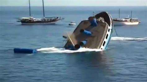 运砂船菲律宾海域倾覆 中国船员2死2失踪_凤凰网视频_凤凰网