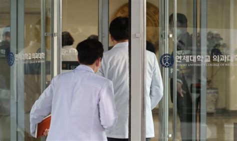 “辞职潮”继续发酵，韩政府首次正式吊销离岗医生执照 - 银柿财经