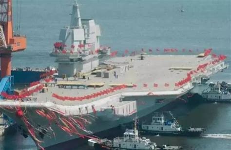 历史上的今天4月26日_2017年中国首艘国产001A型航空母舰在大连完成了下水，从开工到下水，历时3年多时间。