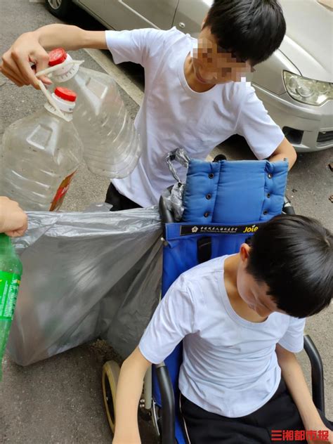 26℃丨脑瘫儿童为“无人机”梦捡卖塑料瓶！他们来圆梦-三湘都市报