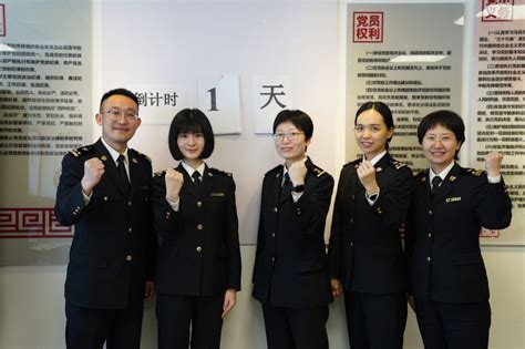 超性感的女警察穿新式警服写真图-金辉警用装备采购网