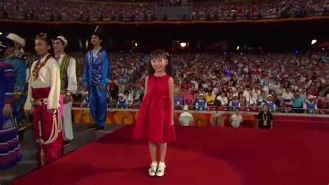 2008年北京奥运会开幕式！林妙可唱《歌唱祖国》五星红旗迎风飘扬，胜利歌声多么响亮！