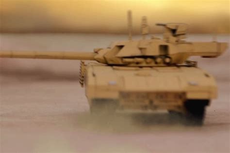 辟谣！网上疯传T14坦克战场照，叙政府军荷枪实弹合影，全是假的|辟谣|叙利亚|坦克_新浪新闻