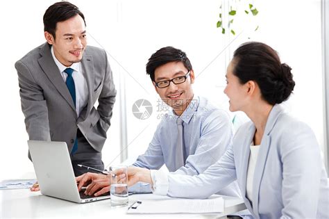 笔人际关系商务男女在会议室工作高清图片下载-正版图片501976580-摄图网