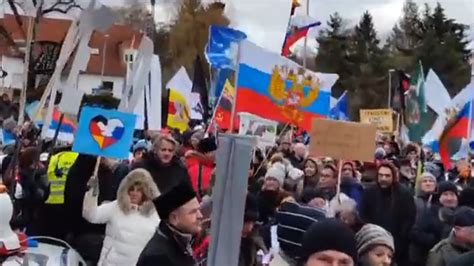 奥地利爆发示威 反对向乌克兰输送武器_凤凰网视频_凤凰网