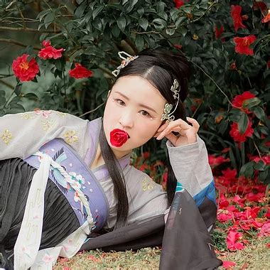 仿妆古风花朵头像女生版