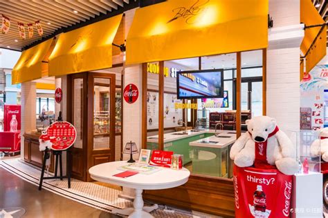 可口可乐主题餐厅也太诱人了 全球第一家还开在了上海_灵感频道_悦游全球旅行网