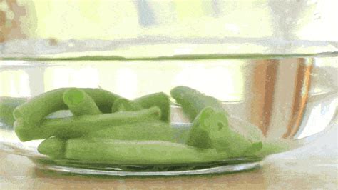黄瓜浸泡在水中腌制自制黄瓜蔬菜收藏冬天的库存来高清图片下载-正版图片503271442-摄图网