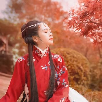 名字带霞字古风女生头像