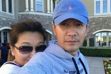 54岁江珊的现任老公首曝光，二人亲密合影幸福甜蜜_凤凰网
